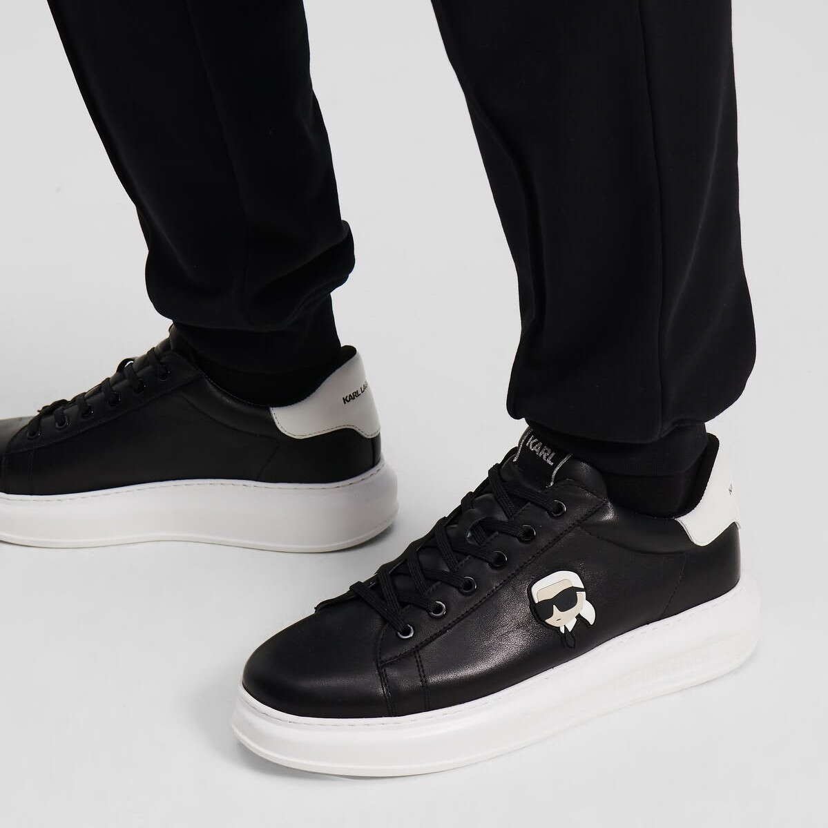Karl Boneco Preto
